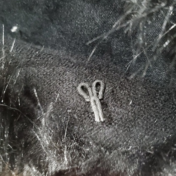 Northen Angel Faux Fur Trimmed Hooded Sleeveless Fringed Top - Picture 8 of 10